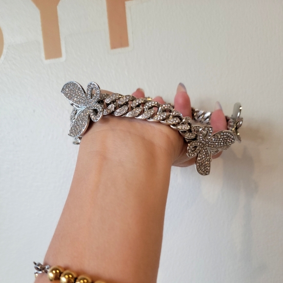 Bling butterfly necklace - Picture 2 of 3